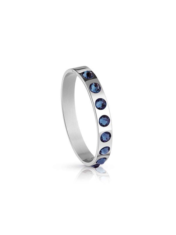Guess čvrsta narukvica od čelika u boji srebra sa Swarovski kristalima u plavoj boji. Nova kolekcija nakita. Poručite na S&L Jokić, dostava je besplatna.